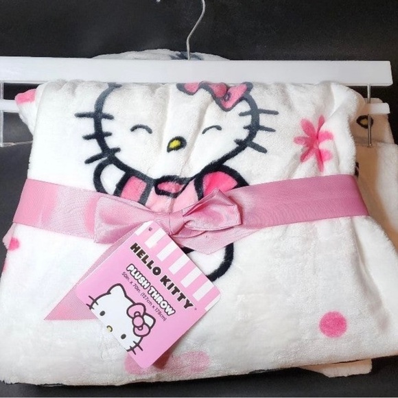 Sanrio Other - Hello Kitty Flower Daisy and Bow Design Plush Throw Blanket 50"x70"NWT